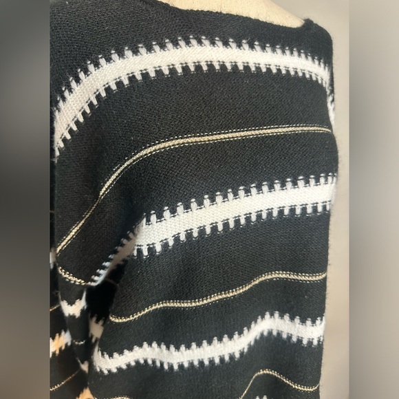 Sz L no brand black and white boat neck sweater soft wide sleeve - Picture 2 of 6